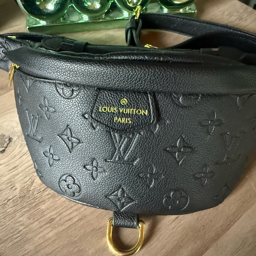 🔥🔥🔥Black lv bumbag ! Beautiful !!!!🔥🔥🔥🔥